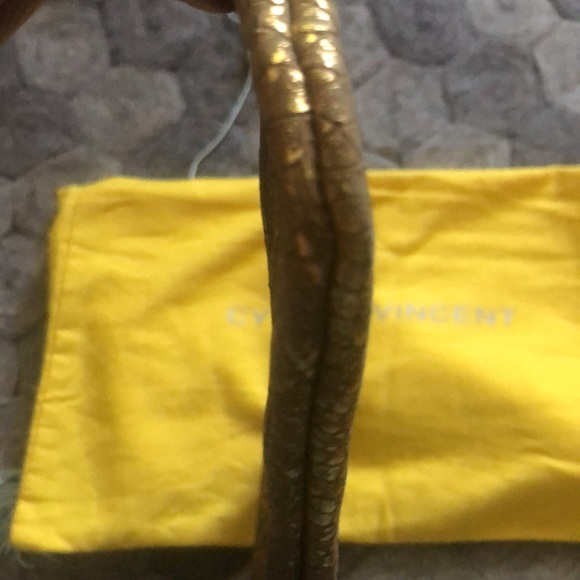 Cynthia Vincent leather embossed gold clutch NWOT comes w yellow dust cover. - Picture 8 of 12